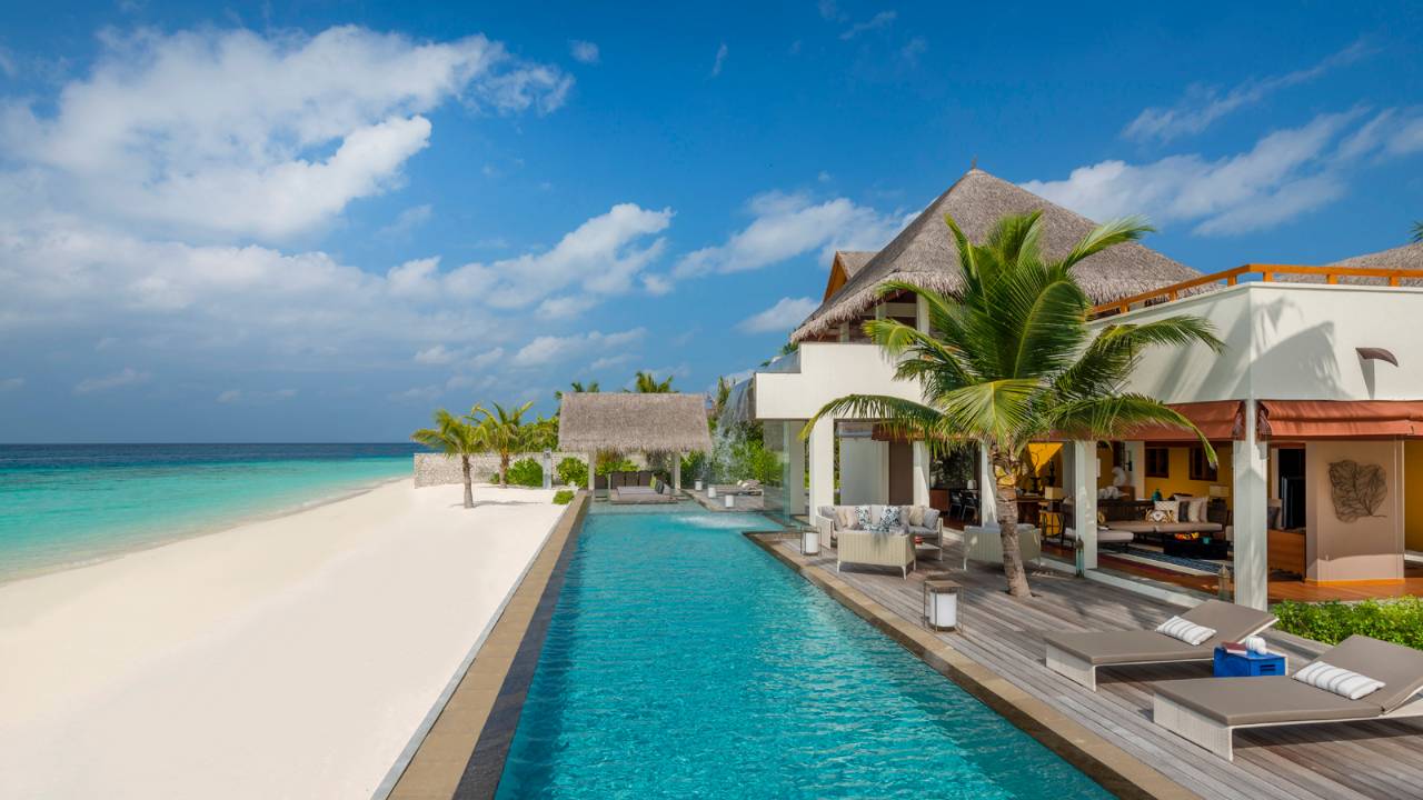 Four Seasons Landaa Giraavaru