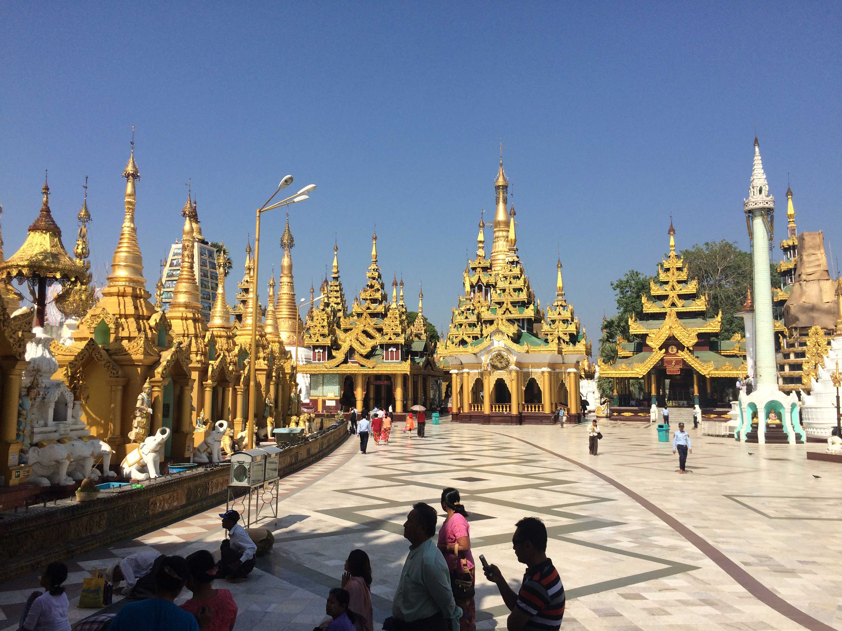 Shwedagon-pagoda-(2)