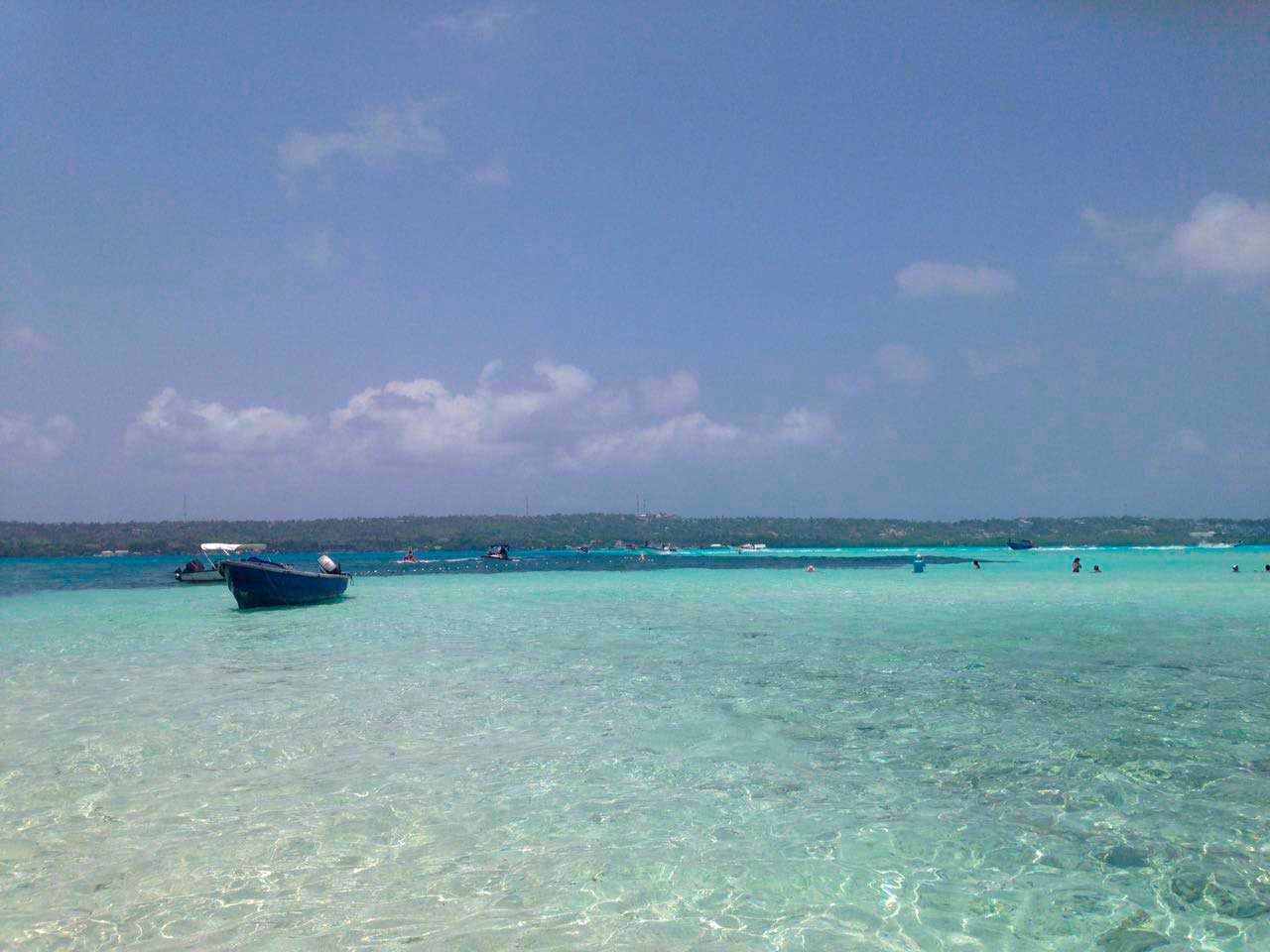 Água mais azul que eu já vi, na Ilha do Aquário