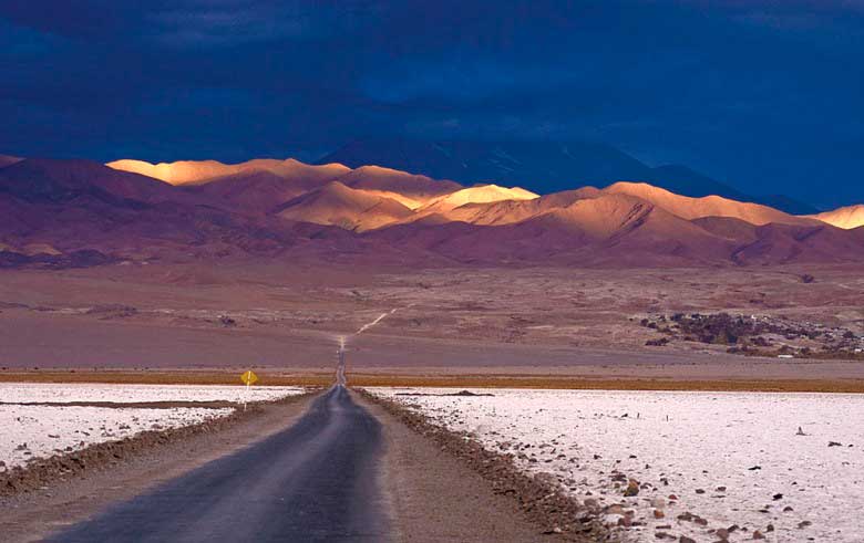 Crédito foto: http://mundocinco.com/que-tal-sair-de-mendoza-na-argentina-e-atravessar-a-cordilheira-dos-andes-de-carro/