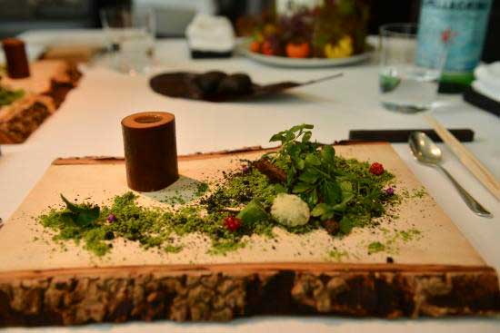 Crédito foto: https://www.tripadvisor.com/LocationPhotoDirectLink-g1066451-d1504681-i120390861-NARISAWA-Minato_Tokyo_Tokyo_Prefecture_Kanto.html