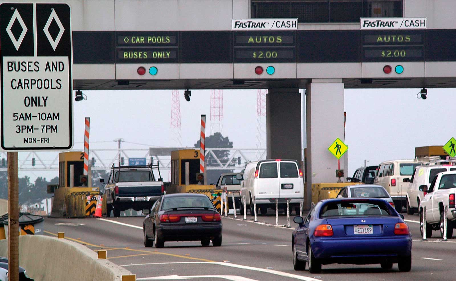 Crédito foto: http://kids.britannica.com/comptons/art-108233/Commuters-use-the-car-pool-lane-of-a-highway