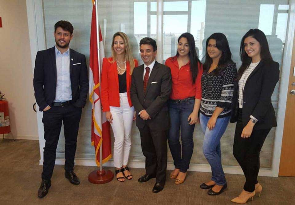 Hangout com Stéphane Larue, consul geral do Canadá em São Paulo, e estudantes embaixadores da Mission Abroad
