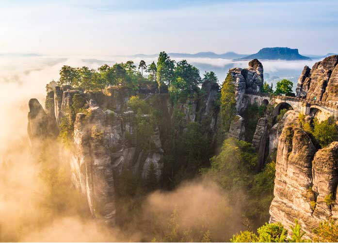 Crédito foto: https://www.jetsetter.com/photos/saxon/GjiTDD8y/coast-nature-ruins-sea